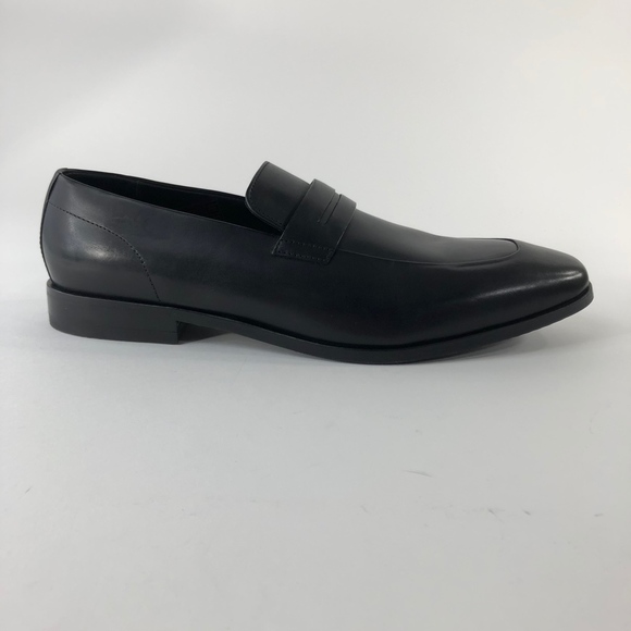 NWOT BOSS Highline black leather loafers